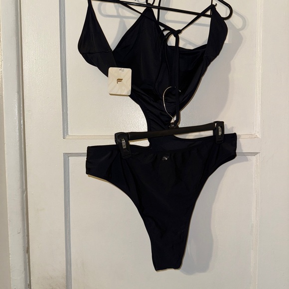 Fabletics Cutout One-Piece Swimsuit 2x NWT - Picture 6 of 6